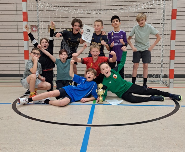 Sieger des Jahrgangsstufenturniers im Fussball der 5. Klassen am MTG Augsburg