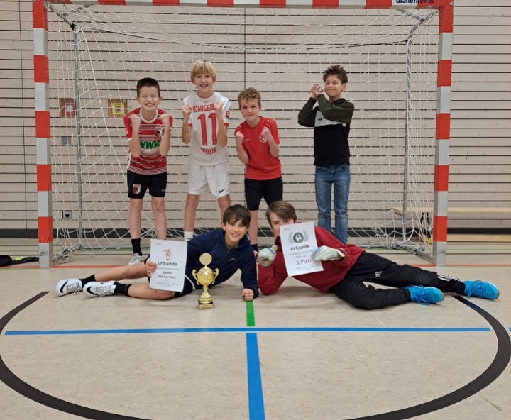 Sieger des Jahrgangsstufenturniers im Fussball der 6. Klassen am MTG Augsburg