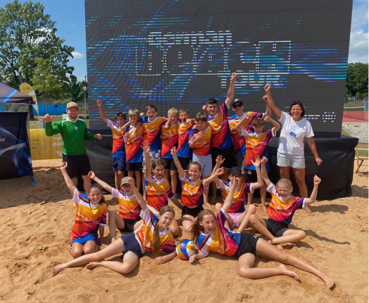 BeachvolleyballerInnen des MTG Augsburg in München