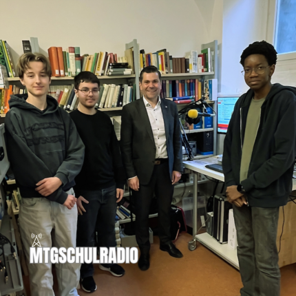 Das Schulradio Team des MTG Augsburg im Interview mit Florian Freund
