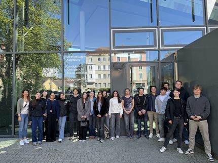 SchülerInnen des MTG Augsburg besuchen das Amtsgericht Augsburg SchülerInnen des MTG Augsburg besuchen das Amtsgericht Augsburg